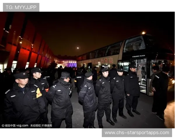 球队大巴遭遇球迷围堵